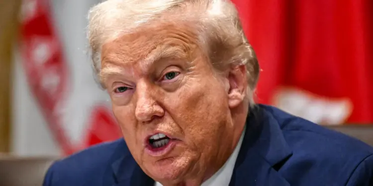 La Casa Blanca está explorando cómo mantener los aranceles de Trump si la Corte Suprema los anula