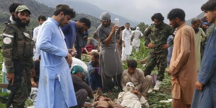 Terremoto de magnitud 6.0 mata a más de 800 personas en Afganistán