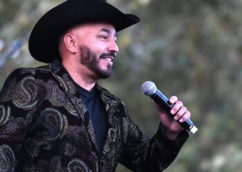 Lupillo Rivera revela que ya no escucha de un oído: “En los conciertos me guío por la vibración del escenario”