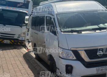 Choque entre camión refresquero y camioneta deja 15 lesionados al norte de Mazatlán