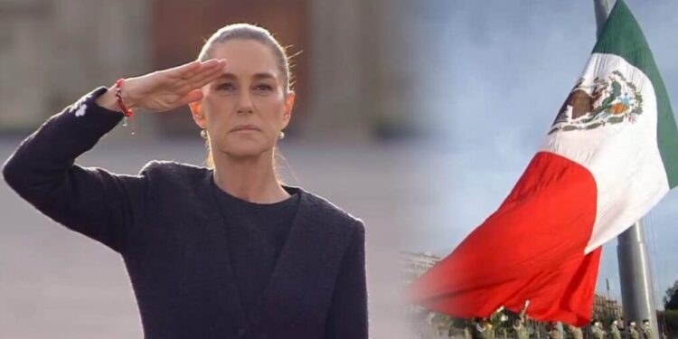 Sheinbaum encabeza izamiento de bandera a media asta por víctimas sismos de 1985 y 2017