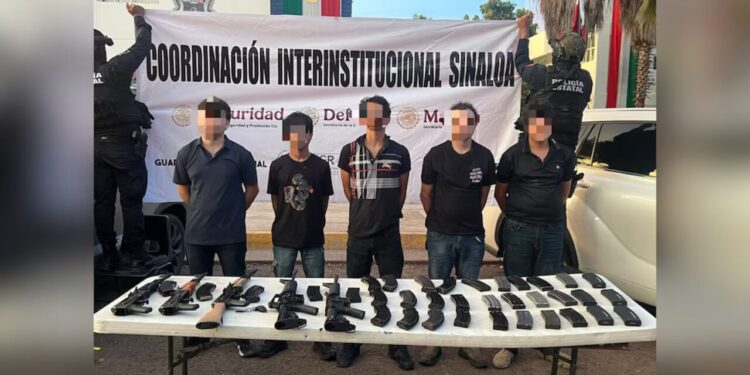 Caen 5 hombres, incluidos 2 menores de edad, con armas largas en operativo en Culiacán