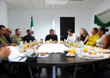 SSP Sinaloa, Economía, Turismo y Fuerzas Armadas se reúnen con empresarios, restauranteros, comerciantes y pescadores de Altata; acuerdan el reforzamiento de acciones preventivas y de proximidad de #RutaSegura