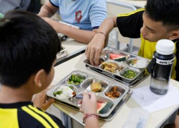 Cerca de 6 mil niños intoxicados en Indonesia en un programa escolar de comida gratuita