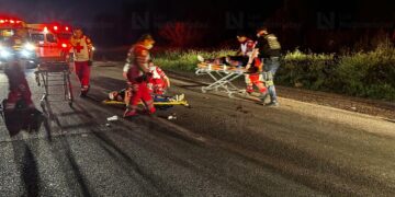 Se fuga conductor tras chocar a motociclistas en la carretera Los Mochis-Ahome; tres lesionados