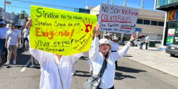 “Seguiremos trabajando hasta pacificar Sinaloa”, dice Sheinbaum a manifestantes en Culiacán