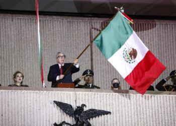 “Viva México, Viva Sinaloa” Rocha Moya da “El Grito” en Culiacán