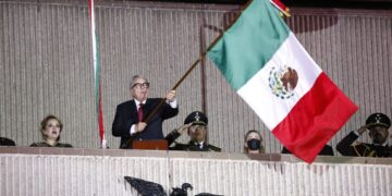 “Viva México, Viva Sinaloa” Rocha Moya da “El Grito” en Culiacán