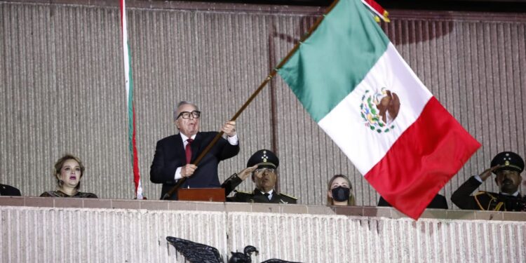 “Viva México, Viva Sinaloa” Rocha Moya da “El Grito” en Culiacán