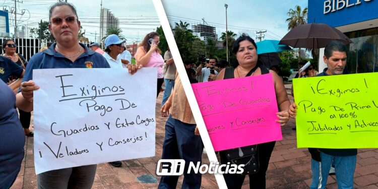 Administrativos y maestros de la UAS protestan por falta de pago de prestaciones