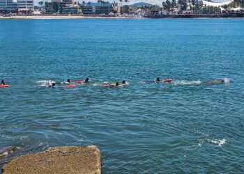 Salvavidas realizan rescate múltiple en Playa Norte