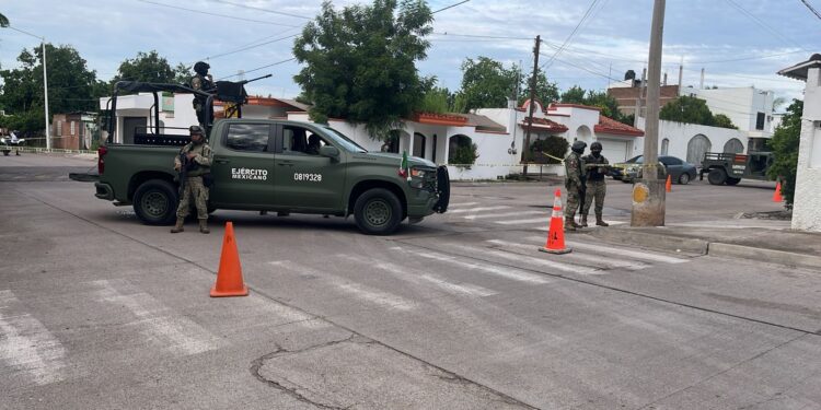 Asegura Ejército Mexicano armas en la colonia Emiliano Zapata, en Culiacán