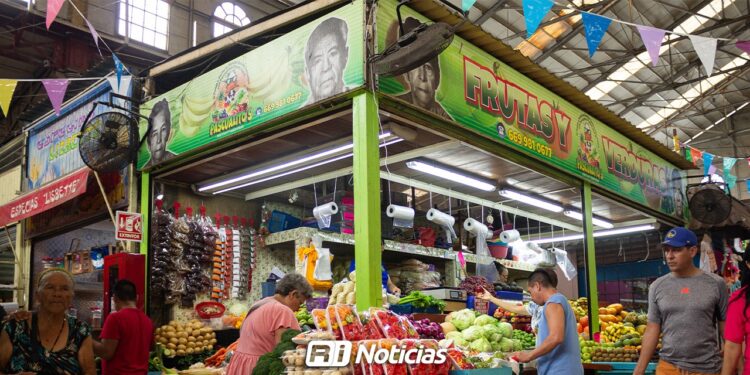 Locatarios del mercado Pino Suárez denuncian mala calidad en reparaciones del techo