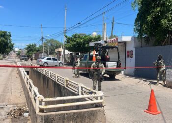 Persecución y ataque a balazos deja un hombre muerto y una mujer herida en Culiacán