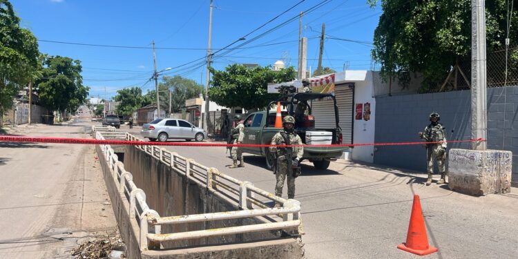 Persecución y ataque a balazos deja un hombre muerto y una mujer herida en Culiacán