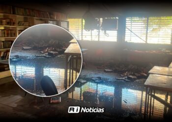 Vandalizan secundaria en Bellavista; provocan incendio en biblioteca