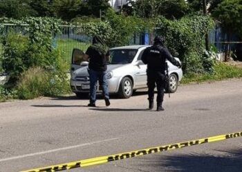 Hombre asesina a balazos a su esposa, trabajadora de la Fiscalía y luego se suicida en Guamúchil