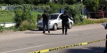 Hombre asesina a balazos a su esposa, trabajadora de la Fiscalía y luego se suicida en Guamúchil