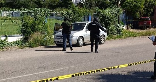 Hombre asesina a balazos a su esposa, trabajadora de la Fiscalía y luego se suicida en Guamúchil