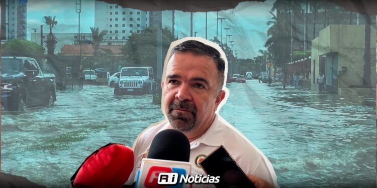 Protección Civil atiende inundaciones y vehículos varados tras fuertes lluvias en Mazatlán