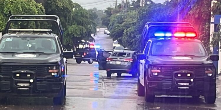 Localizan vehículo baleado cerca del atentado a pareja en Villa Universidad, en Culiacán