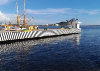 Pescador pierde la vida al caer de un barco camaronero en altamar frente a Mazatlán
