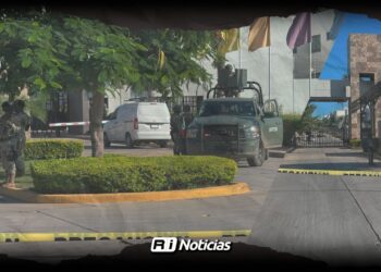 Ejército asegura vehículo ligado a colocación de mantas en Culiacán