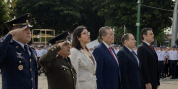 Con homenaje cívico conmemoran el 215 aniversario del Grito de Independencia en México