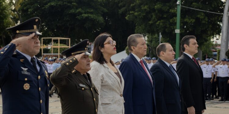 Con homenaje cívico conmemoran el 215 aniversario del Grito de Independencia en México