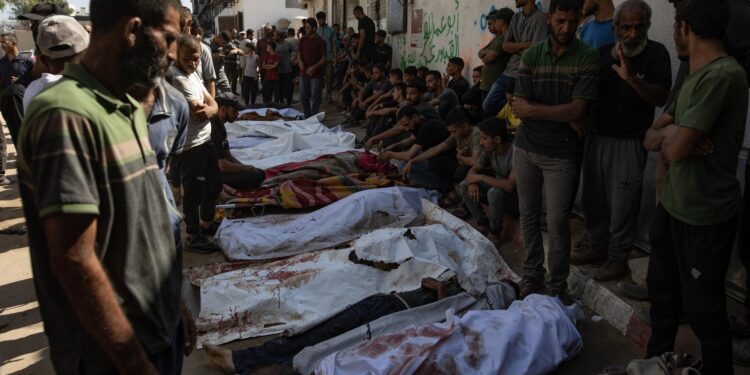 Israel mata al menos 47 personas en Gaza, entre ellos varios niños, dos médicos y un periodista