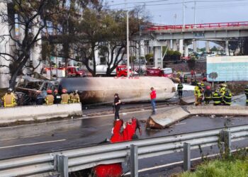 Van seis muertos por explosión de pipa en Puente de la Concordia, CDMX