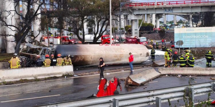 Van seis muertos por explosión de pipa en Puente de la Concordia, CDMX