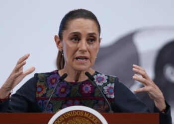 Fiscalía de CDMX investiga explosión de pipa en Iztapalapa y se revisan medidas de traslado de combustible, dice Sheinbaum