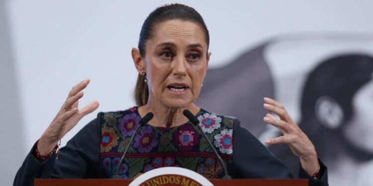 Fiscalía de CDMX investiga explosión de pipa en Iztapalapa y se revisan medidas de traslado de combustible, dice Sheinbaum