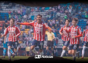 Chivas se impuso como visitante en el Estadio Cuauhtémoc con dos golazos que sellaron el triunfo ante Puebla.