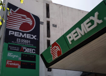 Sheinbaum afirma que su Gobierno debe pagar “la maldita deuda corrupta de Pemex”