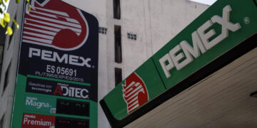 Sheinbaum afirma que su Gobierno debe pagar “la maldita deuda corrupta de Pemex”