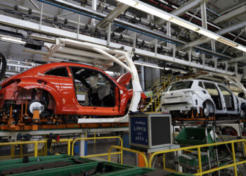 Producción de autos en México cayó 0.78% en agosto
