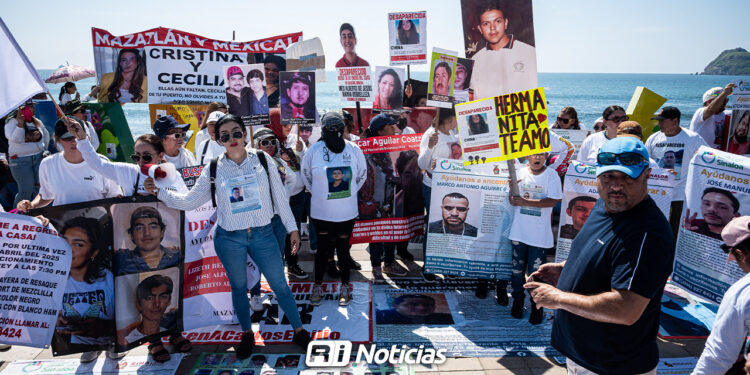 Realizan marcha por desaparecidos en Mazatlán