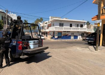 Militares catean dos casas en Mazatlán; localizan armas y drogas