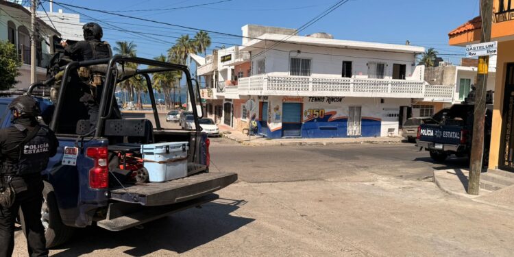 Militares catean dos casas en Mazatlán; localizan armas y drogas