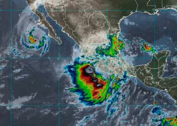 Onda tropical 37 y vaguadas provocarán tormentas en 10 estados; SMN alerta por deslaves hoy 13 de octubre