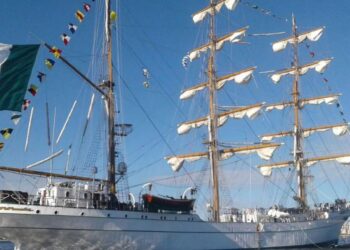 Buque Escuela Cuauhtémoc reinicia navegación tras choque en NY