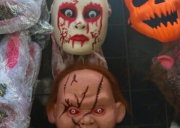 Reportan bajas ventas de disfraces por Halloween y Día de Muertos en Mazatlán; “han ido de menos a más”