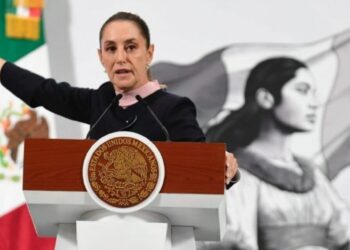 Claudia Sheinbaum cuestiona cancelación de 13 rutas aéreas a Estados Unidos