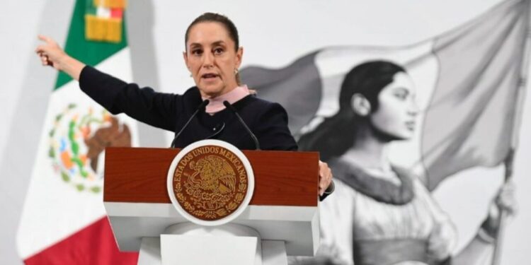 Claudia Sheinbaum cuestiona cancelación de 13 rutas aéreas a Estados Unidos