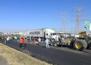 Acusa Sheinbaum intereses políticos en cierres de agricultores en carreteras