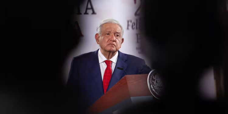 Revelan ‘pelea’ entre AMLO y gobierno por ley de amparo