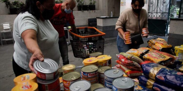 Sheinbaum llama a donar en centros de acopio para damnificados por lluvias, SEGOB agradece apoyo de estados