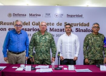 Anuncia gobernador Rocha fortalecimiento de operativos en Mazatlán, con elementos de Defensa y SSyPC